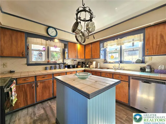 Kitchen island