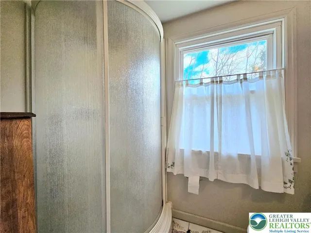 2nd floor corner shower