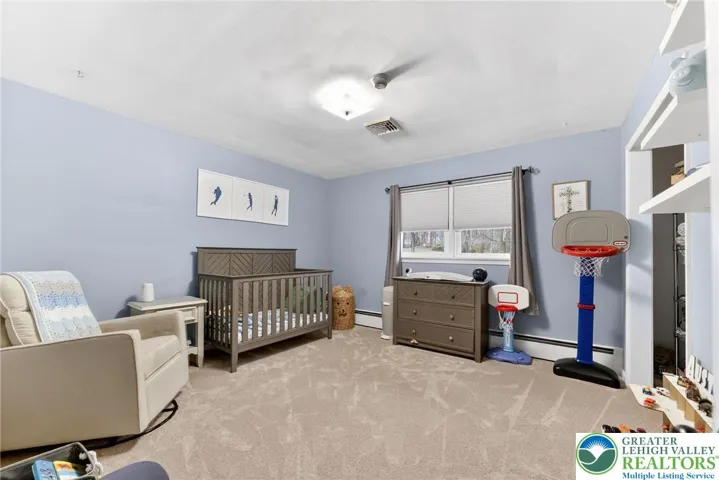 LARGE MODERN BEDROOM #1