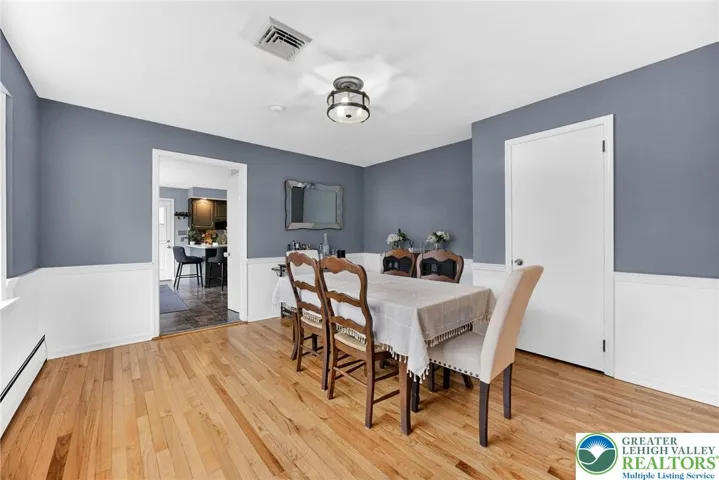 DINING ROOM DRENCHED IN SUNLIGHT!
