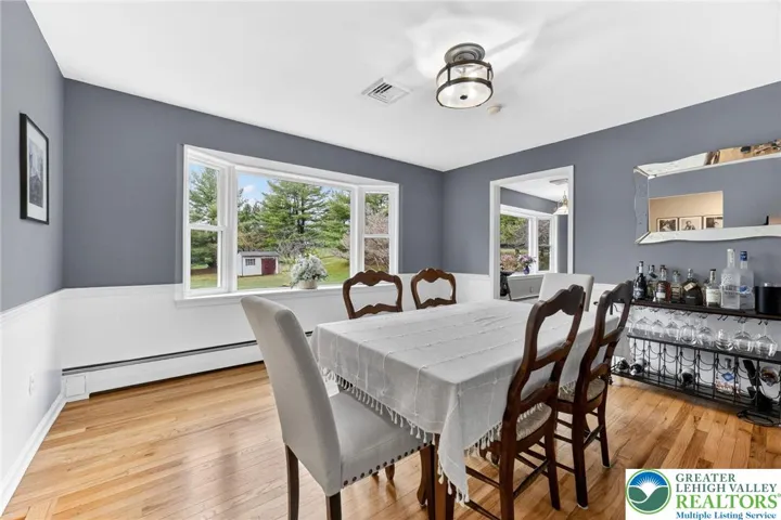 DINING ROOM DRENCHED IN SUNLIGHT!