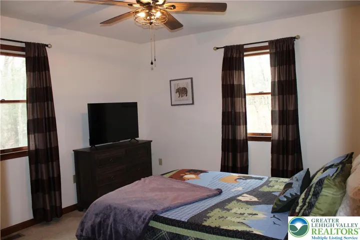 1st Floor Queen Bedroom