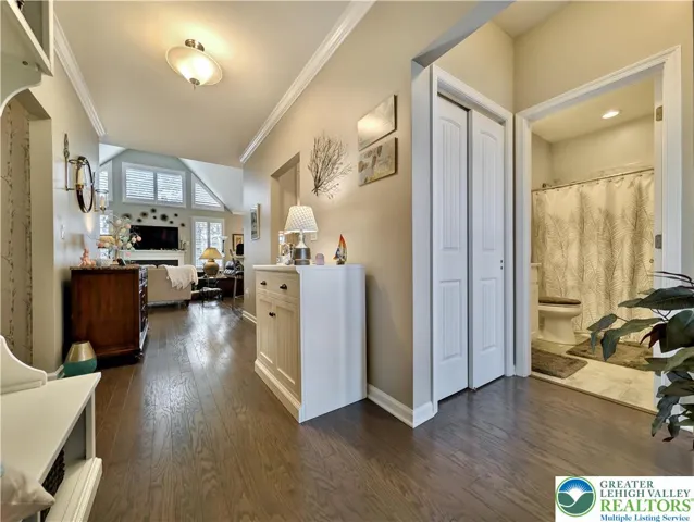 Foyer & full bathroom