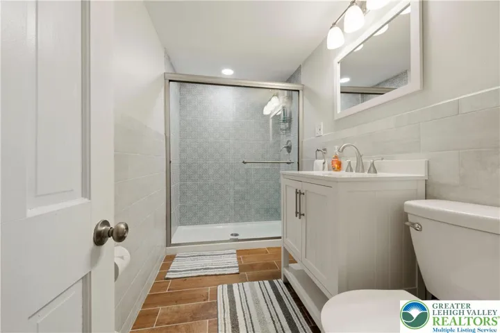 Lowest Level - full bathroom