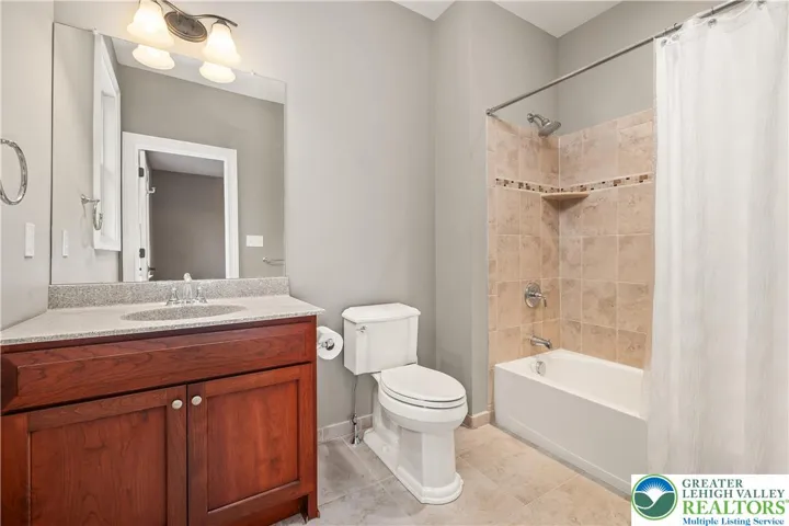 Bedroom 3 Ensuite Bath