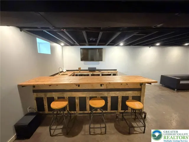 Finished Basement Wet Bar