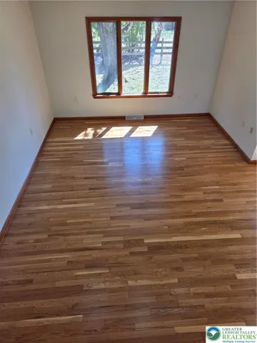 1st floor half bathroom