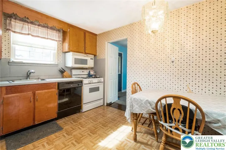 Kitchen and Eating area