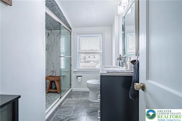 Renovated bath with contemporary touches