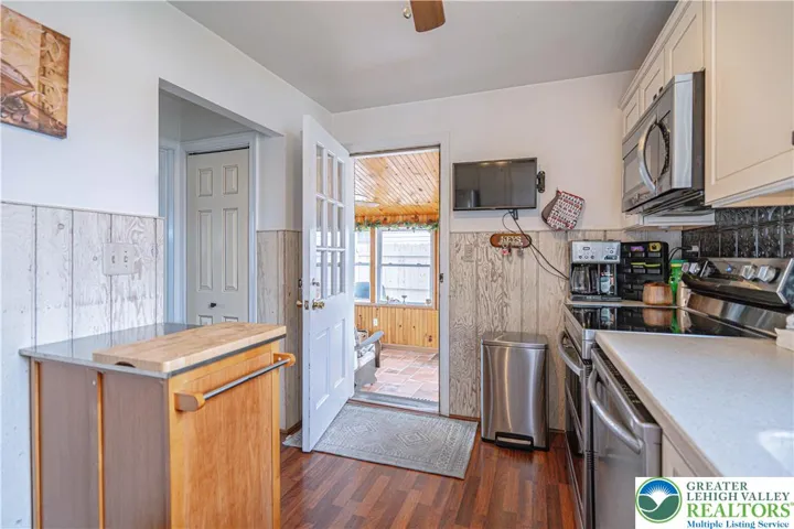 Access to sunroom and dining