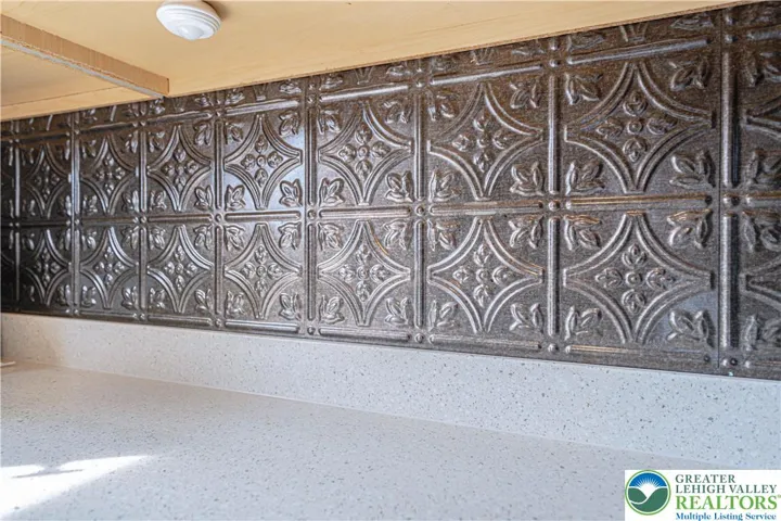 Decorative  backsplash
