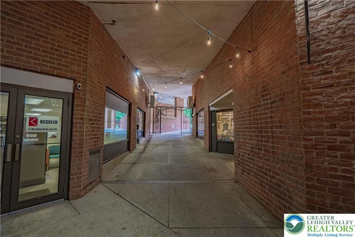 Walkway to entry from Guetter St