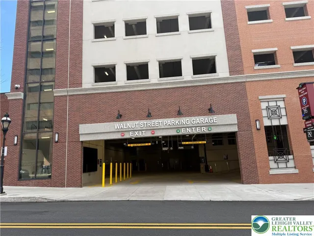 Walnut St Garage entrance