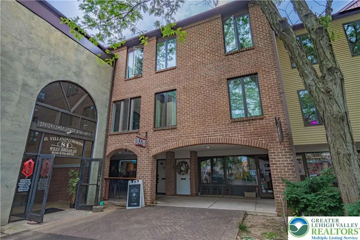 77 W. Broad St #18