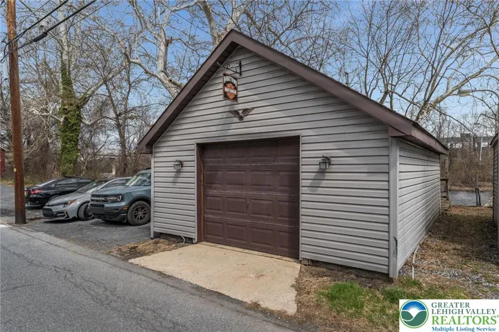 Garage space and public parking to left