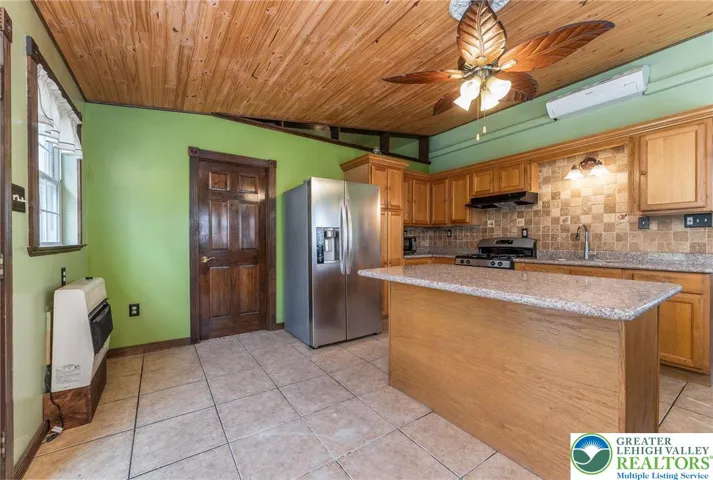 Kitchen with island
