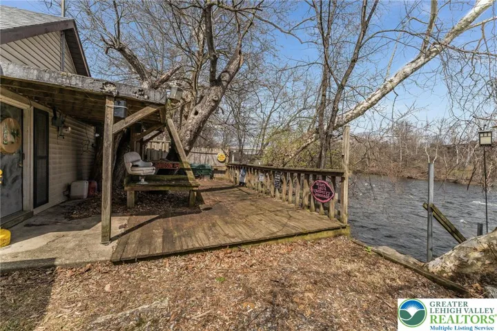 River Access and outdoor space