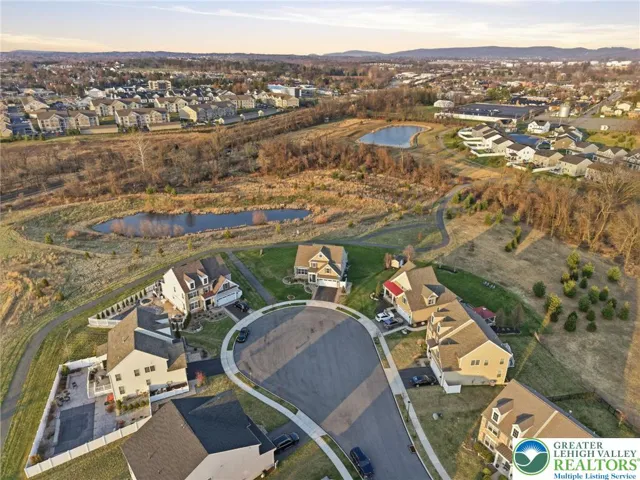 Convenient access to major routes, shopping, and parks