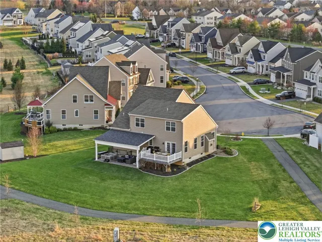 Convenient access to major routes, shopping, and parks