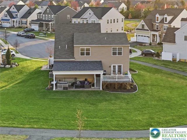 Convenient access to major routes, shopping, and parks
