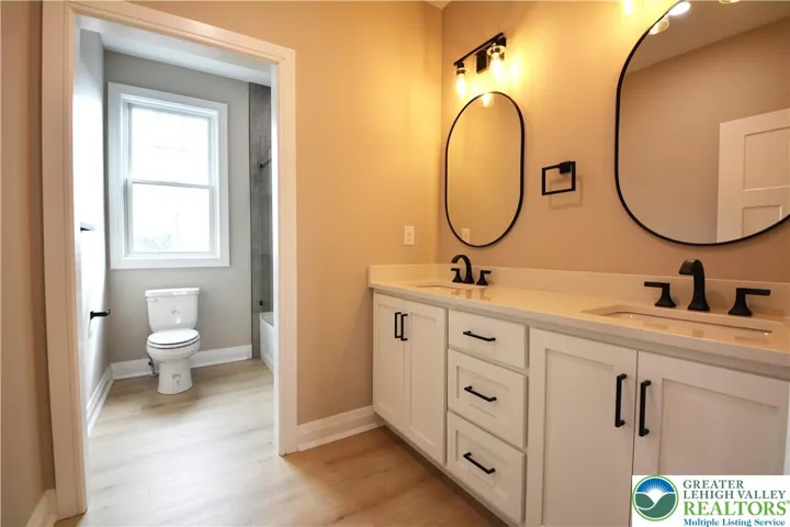 2nd Floor Full Bath