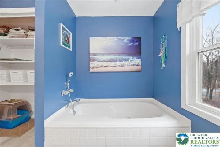 Upper Level Full Bath