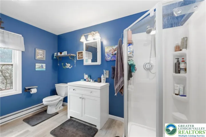 Upper Level Full Bath
