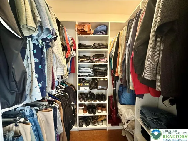 WalkinCloset