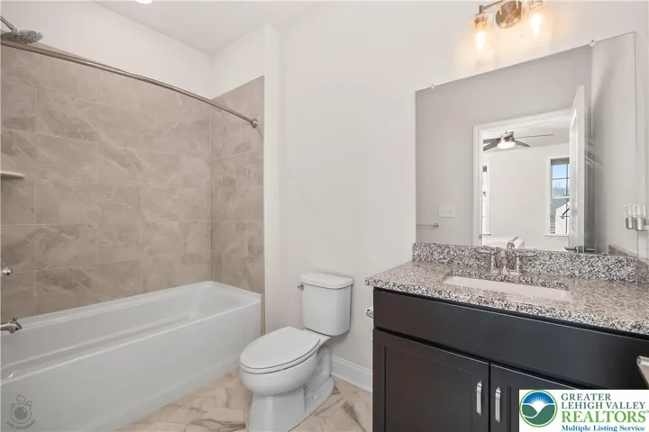 Ensuite full bathroom