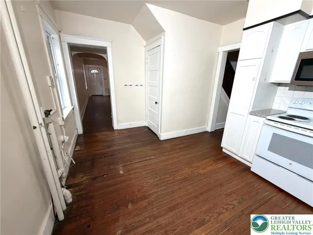 Dining Area/Steps to Basement