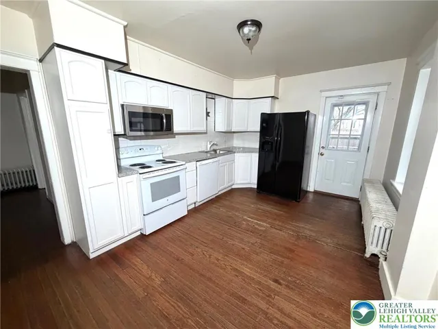 Eat In Kitchen