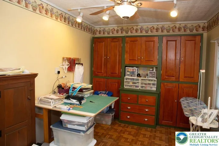 additional den/office/bedroom off the primary