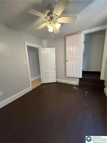 middle bedroom