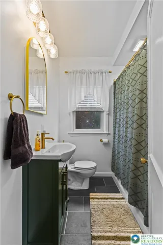 Beautifully Remodeled Full Bath