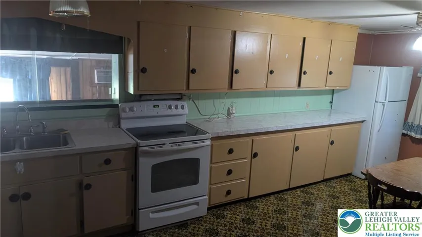 Eat-in Kitchen