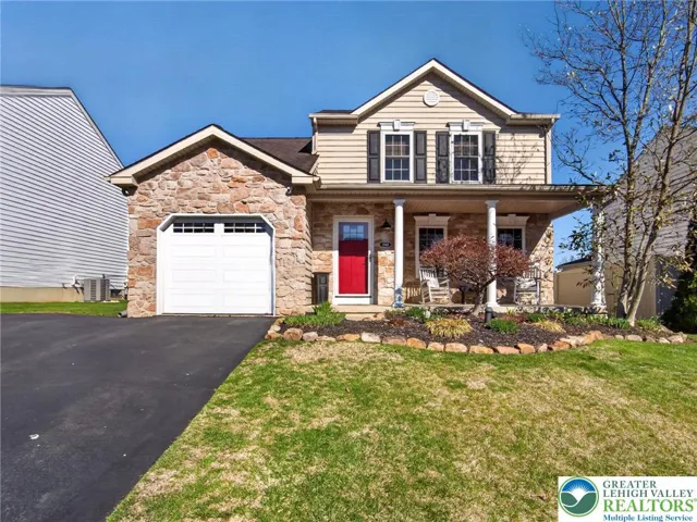 Welcome to 2040 Valley View Dr!