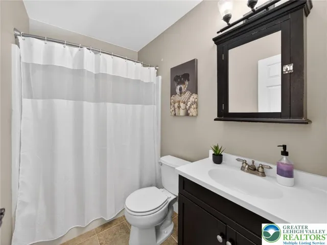 Modern bathroom with stylish accents.