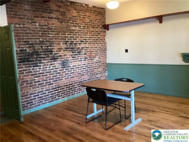 Rear private room.