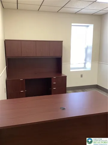 Front private room.
