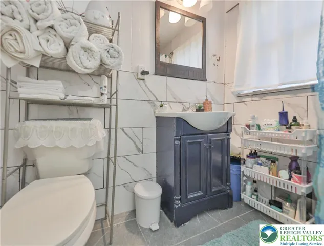 1st Floor Bathroom