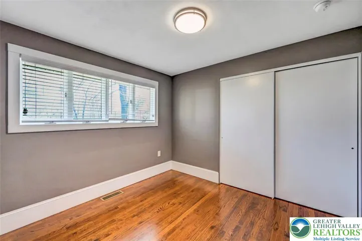 Sunlit w/ Hardwood Flooring
