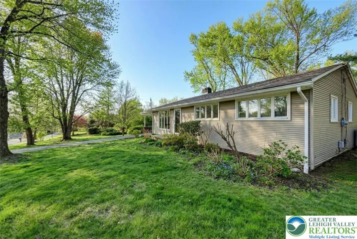 Manicured Front & Side Vie