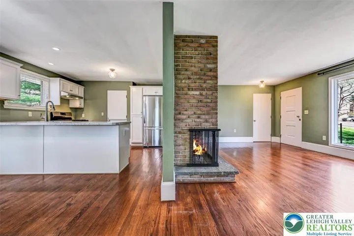Kitchen & Living Areas