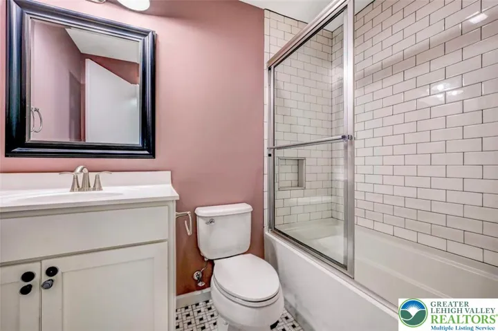 Tiled Main Full Bathroom