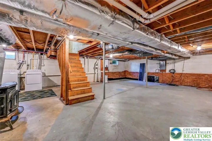 Sunlit w/ Hardwood Flooring