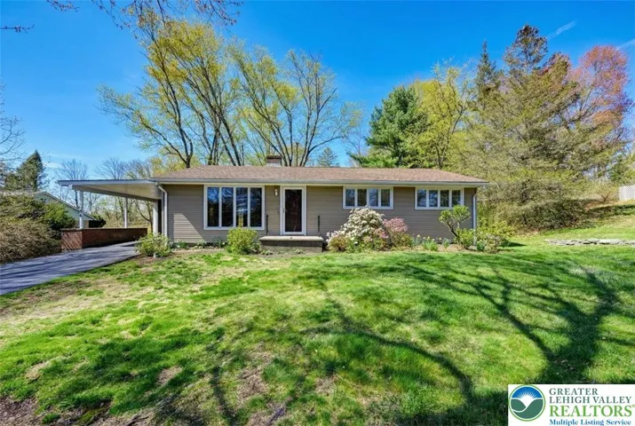 296 E Broad St Ranch Home!