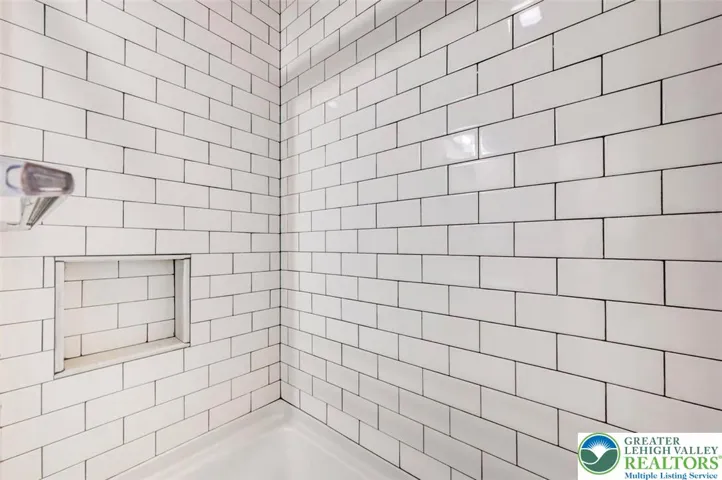 Custom Tile Shower w/ Niche