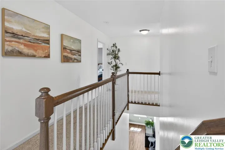 Upgraded wood Bannister instead of pony wall