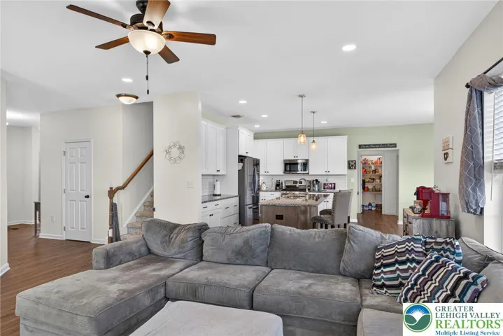 View to kitchen from livingroom