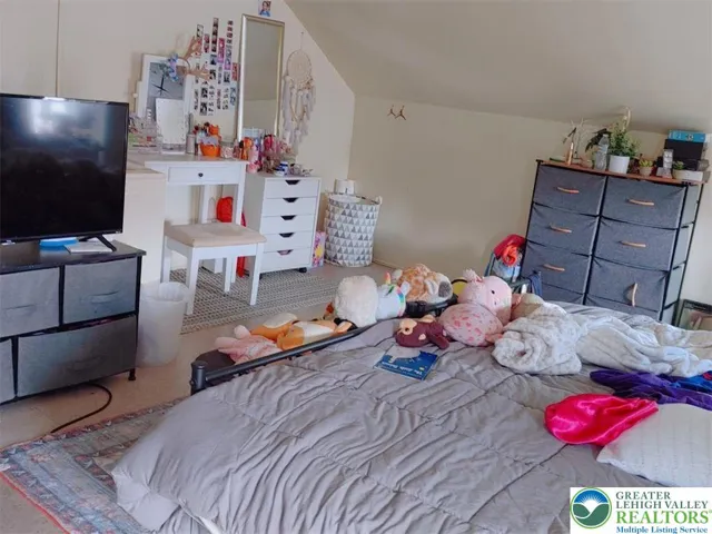 2nd attic bedroom